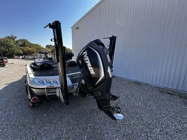 Slide: The Image of Ranger Z521 Comanche 2017 - 6