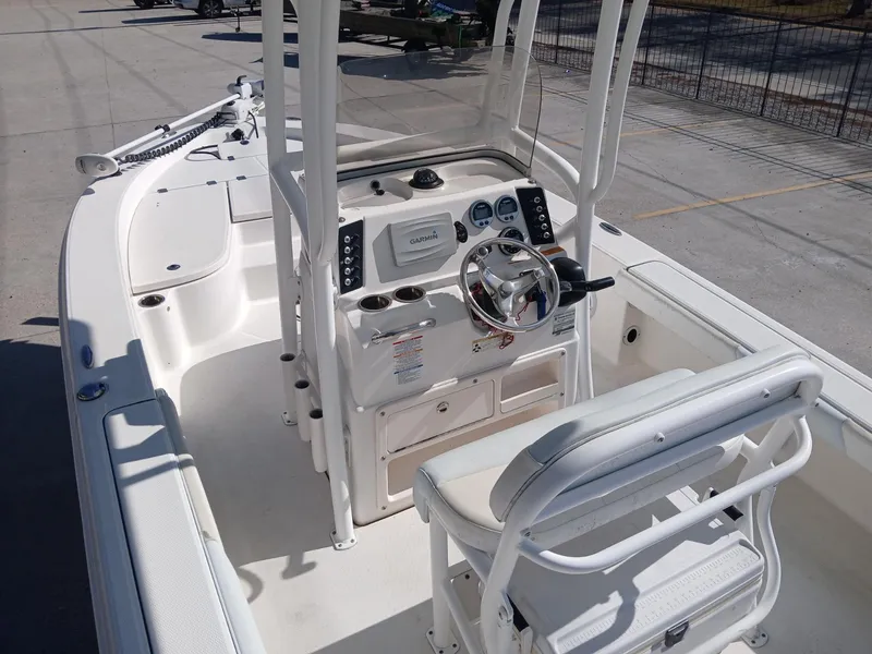 Slide: The Image of 2018 Robalo 226 Cayman boat interior with steering console and seating. - 12