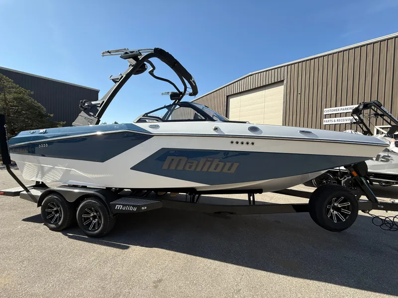 Slide: The Image of Malibu Wakesetter 22 MXZ 2025 - 613