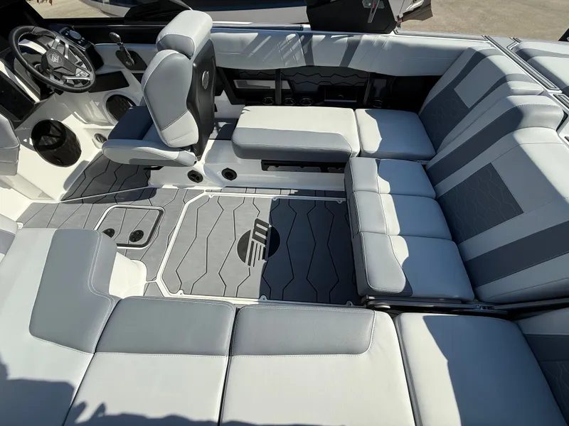 Slide: The Image of Malibu Wakesetter 22 MXZ 2025 - 614