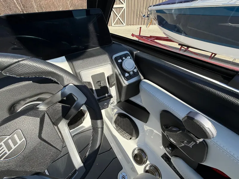 Slide: The Image of Malibu Wakesetter 22 MXZ 2025 - 616