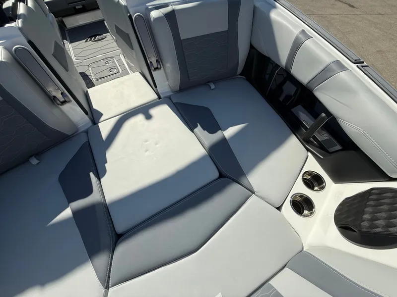 Slide: The Image of Malibu Wakesetter 22 MXZ 2025 - 618