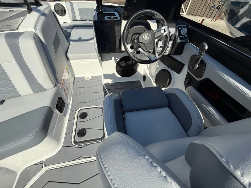 Slide: The Image of Malibu Wakesetter 22 MXZ 2025 - 623