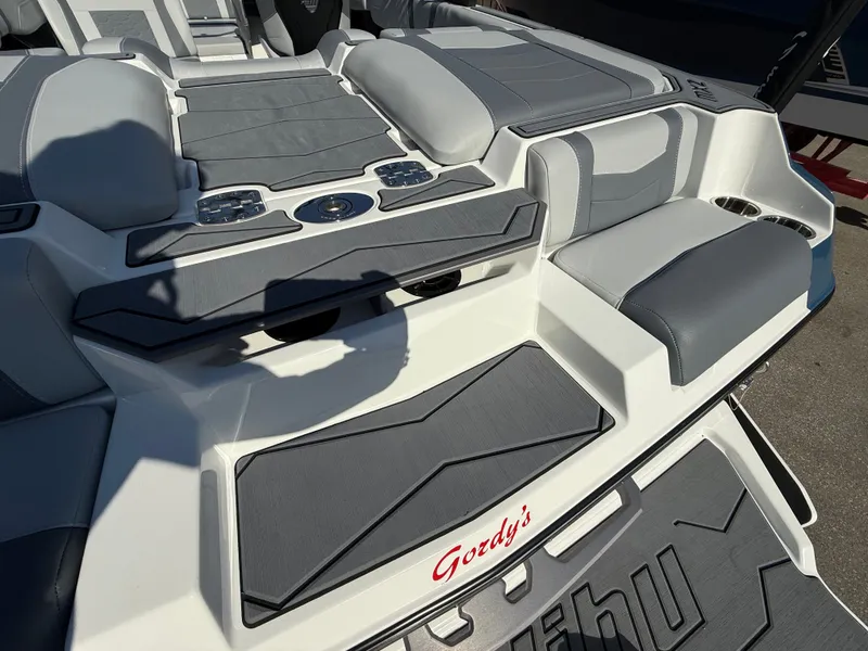 Slide: The Image of Malibu Wakesetter 22 MXZ 2025 - 624