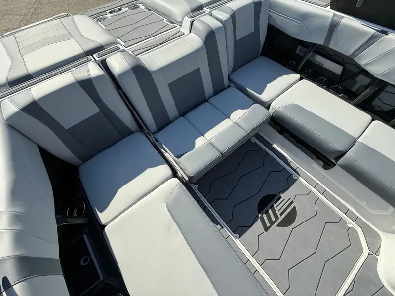 Slide: The Image of Malibu Wakesetter 22 MXZ 2025 - 626