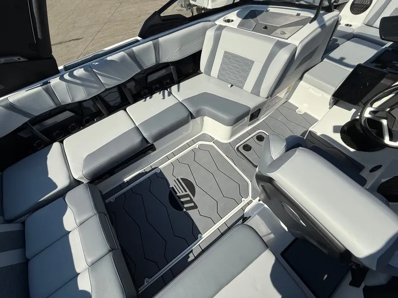 Slide: The Image of Malibu Wakesetter 22 MXZ 2025 - 627