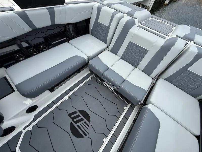Slide: The Image of Malibu Wakesetter 22 MXZ 2025 - 630