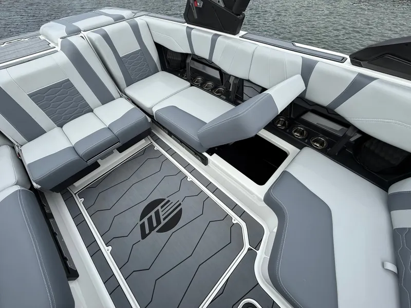 Slide: The Image of Malibu Wakesetter 22 MXZ 2025 - 631