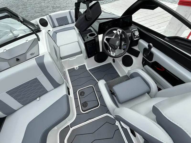Slide: The Image of Malibu Wakesetter 22 MXZ 2025 - 633