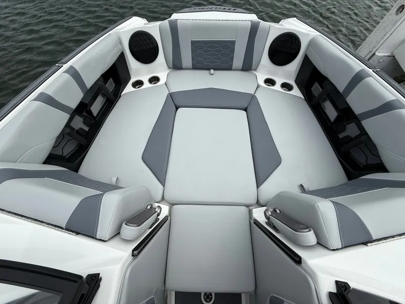 Slide: The Image of Malibu Wakesetter 22 MXZ 2025 - 637