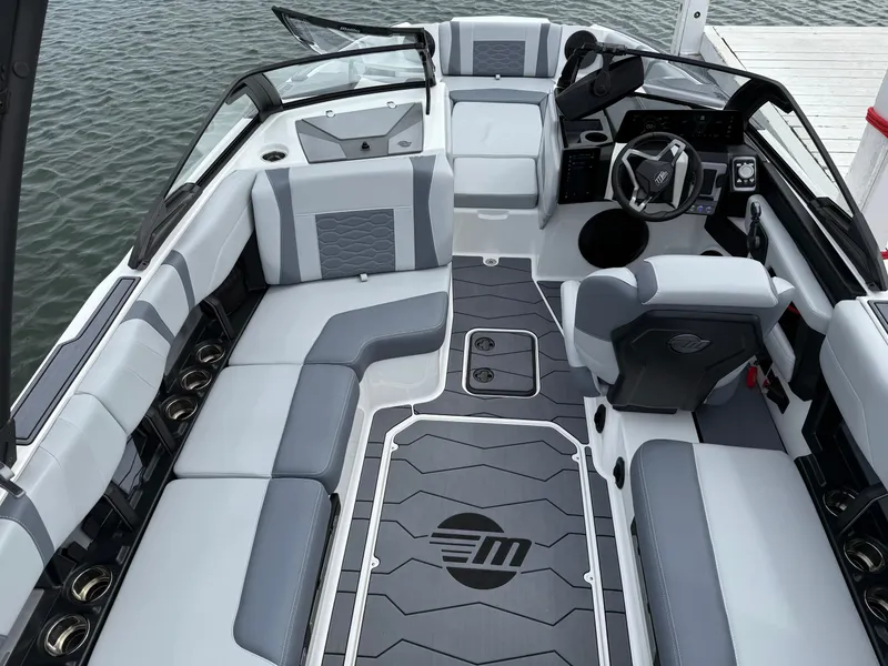 Slide: The Image of Malibu Wakesetter 22 MXZ 2025 - 642