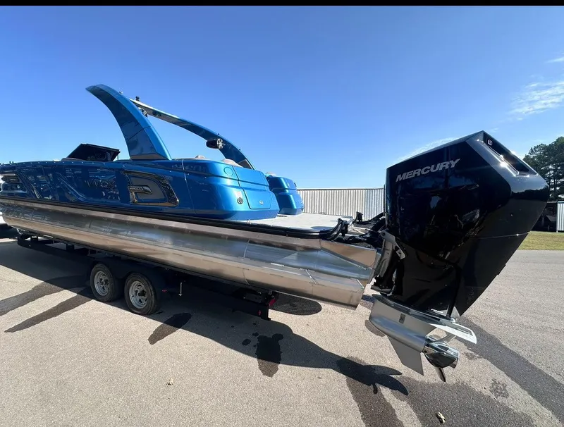 Slide: The Image of Avalon Excalibur Twin Quad Lounger Windshield 2025 - 26