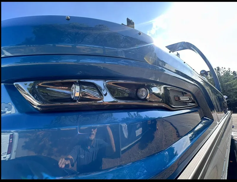 Slide: The Image of Avalon Excalibur Twin Quad Lounger Windshield 2025 - 27