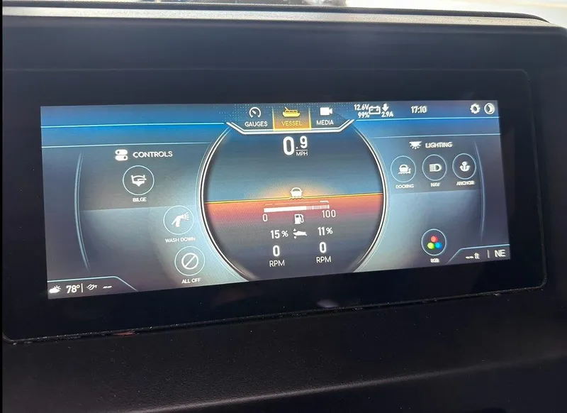 Slide: The Image of Avalon Excalibur Twin Quad Lounger Windshield 2025 - 29