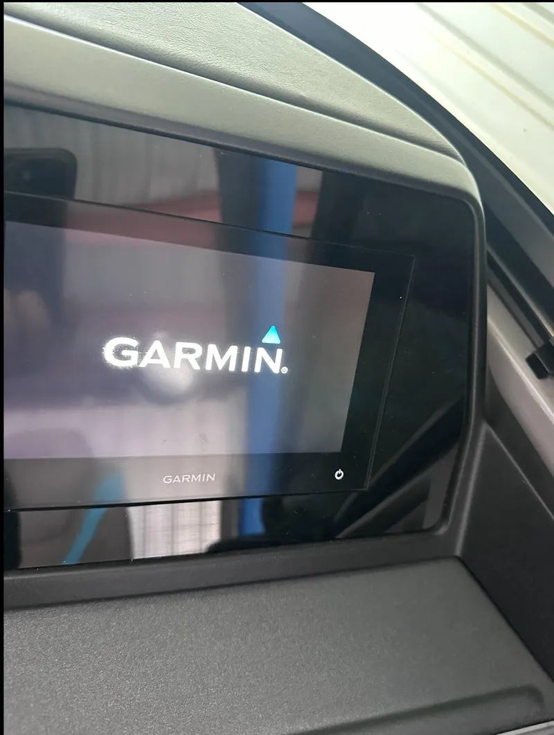 Slide: The Image of Avalon Excalibur Twin Quad Lounger Windshield 2025 - 30