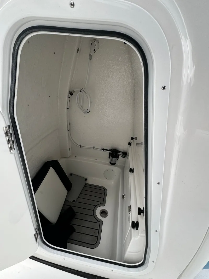 Slide: The Image of Tidewater 232 SS 2025 - 5