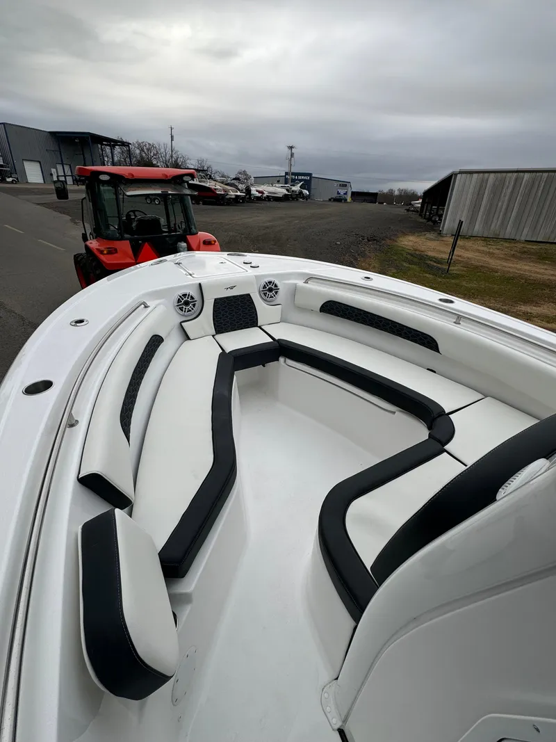 Slide: The Image of Tidewater 232 SS 2025 - 8