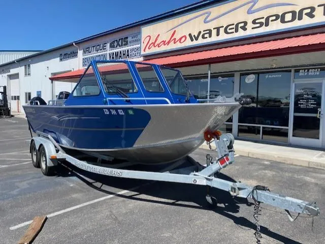 Slide: The Image of 2017 Alumaweld Intruder boat on trailer at Idaho Water Sports dealership. - 10