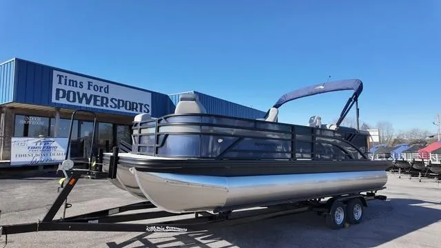 The Image of Bennington 23 SSR, Port Bench Exchange 2025 - 1