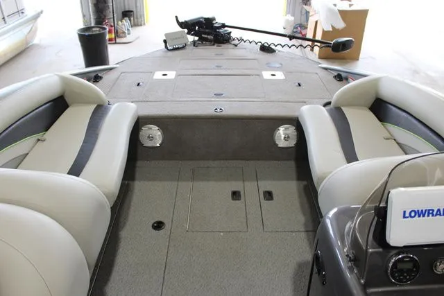 Slide: The Image of Lowe 224 Sport Deck 2017 - 14