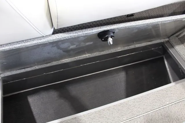 Slide: The Image of Lowe 224 Sport Deck 2017 - 15