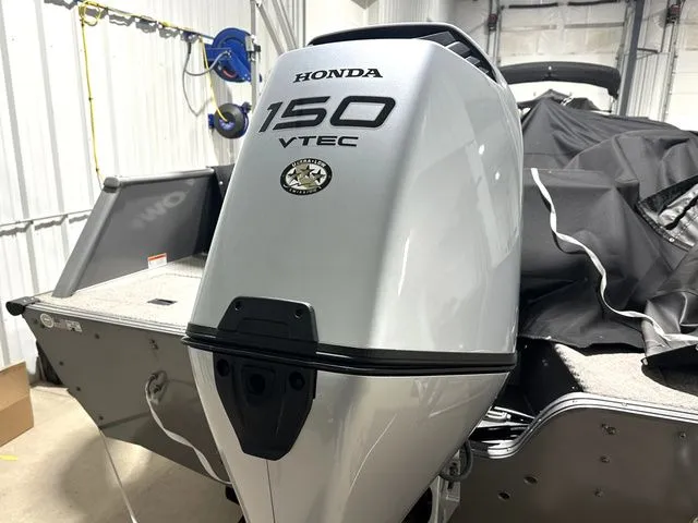 Slide: The Image of Lowe 224 Sport Deck 2017 - 31