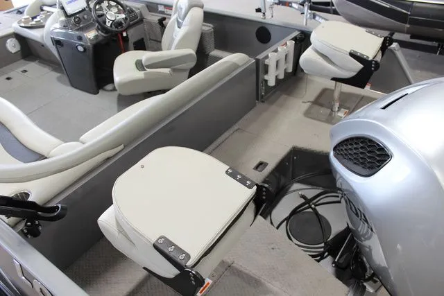 Slide: The Image of Lowe 224 Sport Deck 2017 - 6