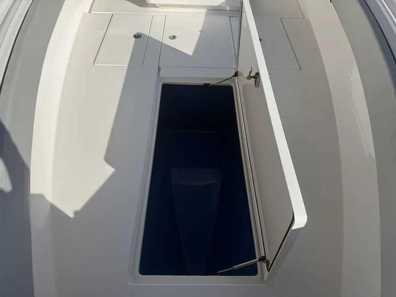 Slide: The Image of Contender 35 ST 2016 - 16