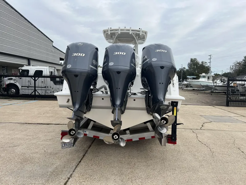 Slide: The Image of Contender 35 ST 2016 - 2