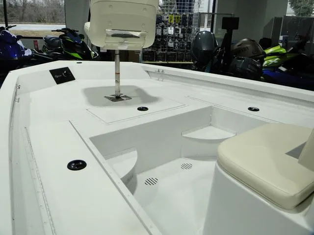Slide: The Image of 2024 G3 Bay 18 GX boat interior with storage compartments and Yamaha engine. - 6