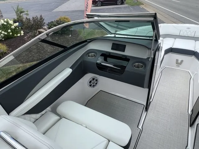 Slide: The Image of Regal REGAL LX4 2024 - 10