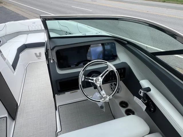 Slide: The Image of Regal REGAL LX4 2024 - 9