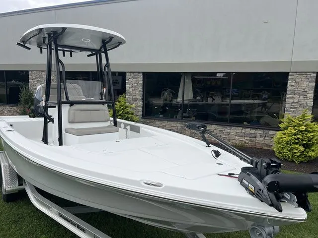 Slide: The Image of Savannah 220IS 2023 - 7