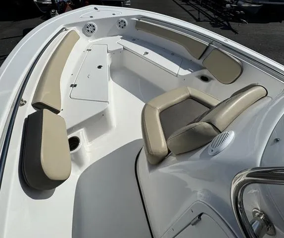 Slide: The Image of Tidewater 198 CC Adventure 2021 - 3