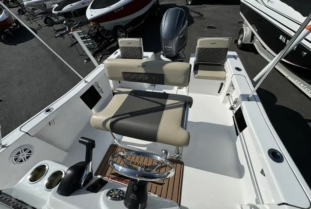 Slide: The Image of Tidewater 198 CC Adventure 2021 - 6