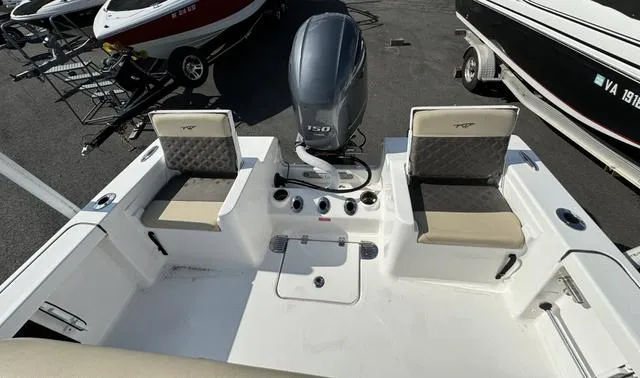 Slide: The Image of Tidewater 198 CC Adventure 2021 - 7