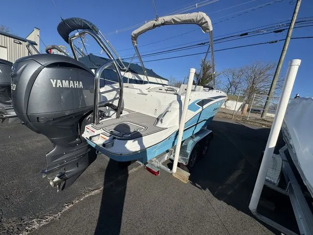 Slide: The Image of Hurricane SunDeck Sport 205 OB 2024 - 4