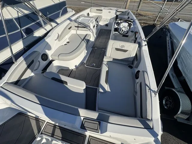 Slide: The Image of Hurricane SunDeck Sport 205 OB 2024 - 7