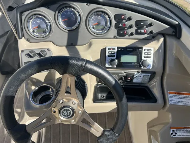 Slide: The Image of Yamaha 242 Limited S 2014 - 11