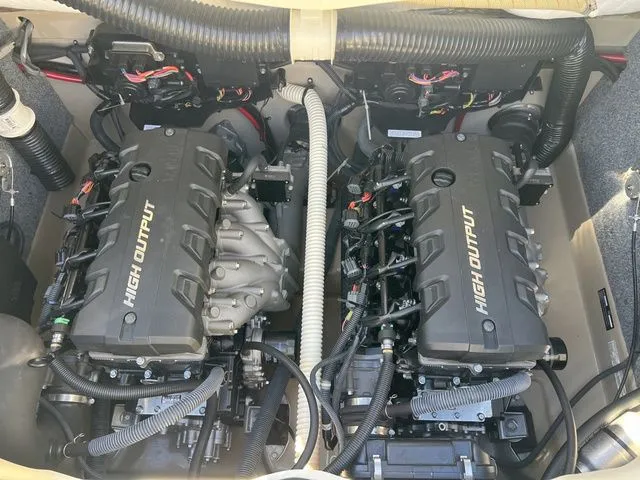 Slide: The Image of Yamaha 242 Limited S 2014 - 15