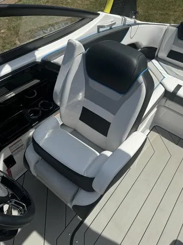 Slide: The Image of 2022 Yamaha Boats 212XD interior with sleek, modern seating and dashboard design. - 6