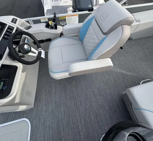 Slide: The Image of Godfrey SW2286 FS Tritoon 2025 - 12