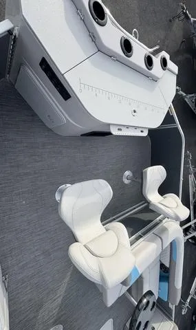 Slide: The Image of Godfrey SW2286 FS Tritoon 2025 - 15