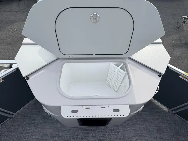 Slide: The Image of Godfrey SW2286 FS Tritoon 2025 - 16