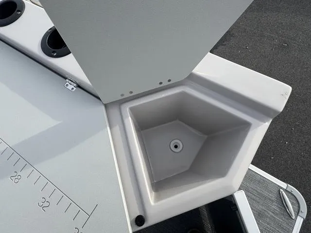 Slide: The Image of Godfrey SW2286 FS Tritoon 2025 - 17