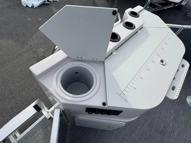 Slide: The Image of Godfrey SW2286 FS Tritoon 2025 - 18