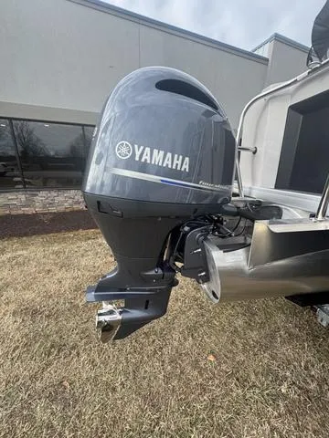 Slide: The Image of Godfrey SW2286 FS Tritoon 2025 - 3