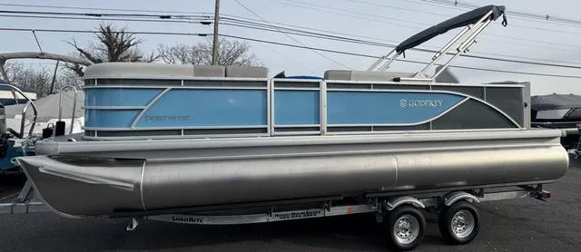 Slide: The Image of Godfrey SW2286 FS Tritoon 2025 - 6