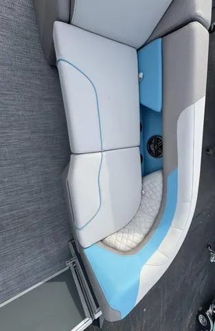 Slide: The Image of Godfrey SW2286 FS Tritoon 2025 - 8