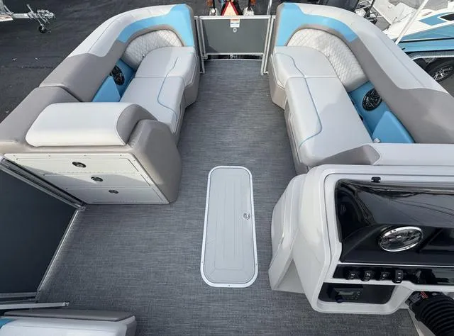 Slide: The Image of Godfrey SW2286 FS Tritoon 2025 - 9